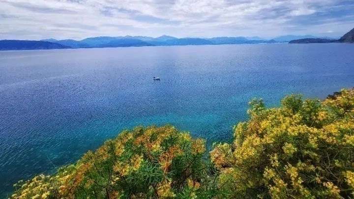 Στους 38 βαθμούς «σκαρφαλώνει» ο υδράργυρος, συνεχίζουν τα μελτέμια στο Αιγαίο