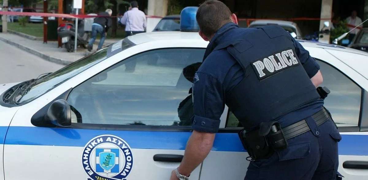 Δίωξη κακουργηματικού χαρακτήρα στον 39χρονο Αλβανό με τα όπλα και τα εκρηκτικά στην οδό Σωκράτους