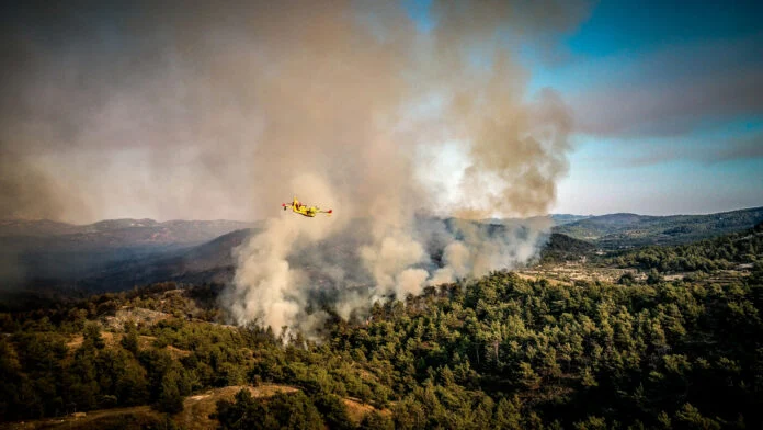 Φωτιά τώρα στη Ρόδο