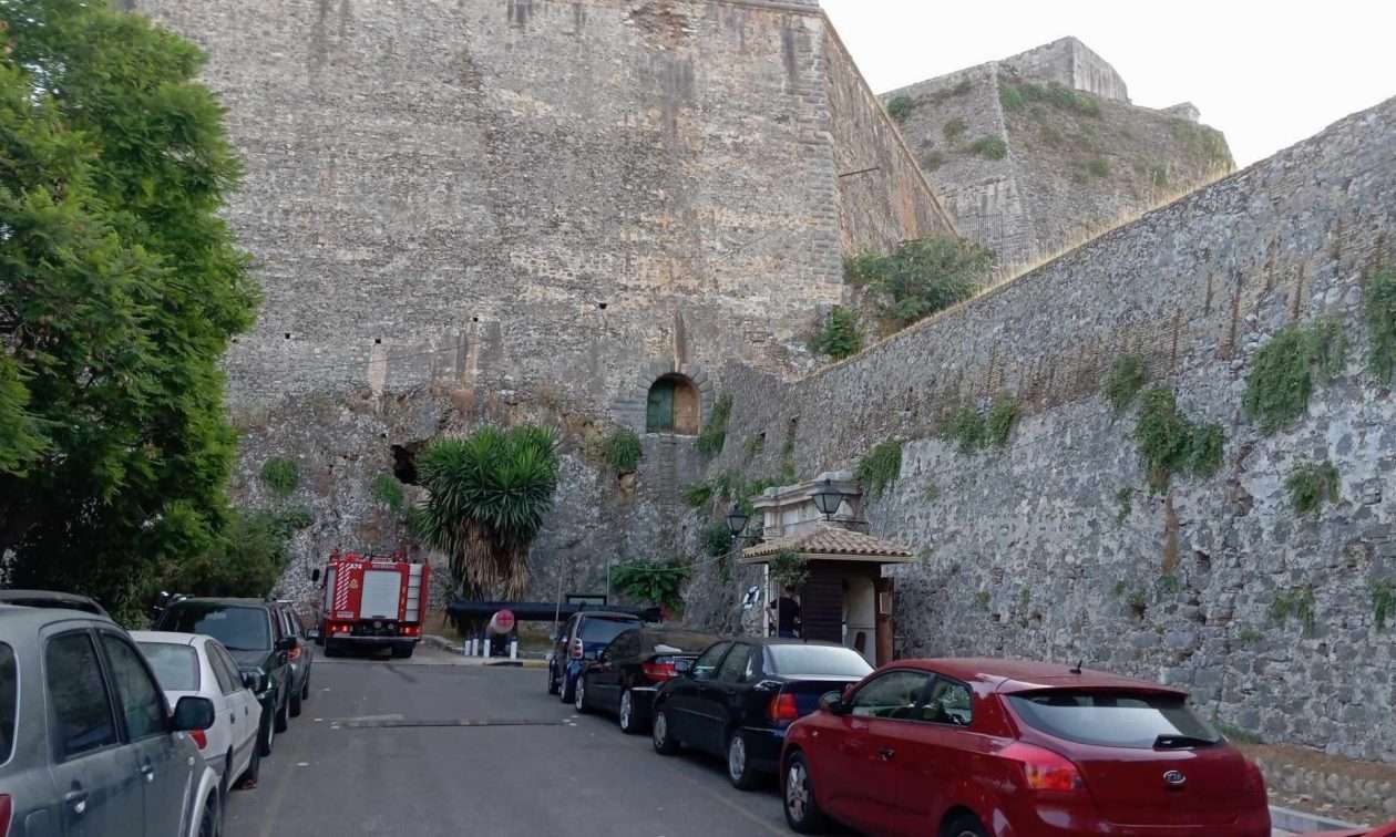 Κέρκυρα: Φωτιά σε ξερά χόρτα στο Νέο Φρούριο