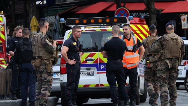 Παρίσι: Συνελήφθη ο οδηγός του ΙΧ που παρέσυρε θαμώνες καφετέριας – Ένας νεκρός και έξι τραυματίες