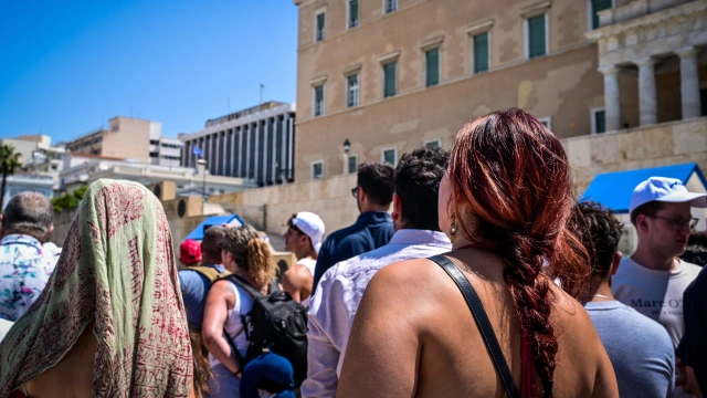Καιρός: Νέο έκτακτο δελτίο επιδείνωσης για τον καύσωνα – 41αρια και τη Δευτέρα