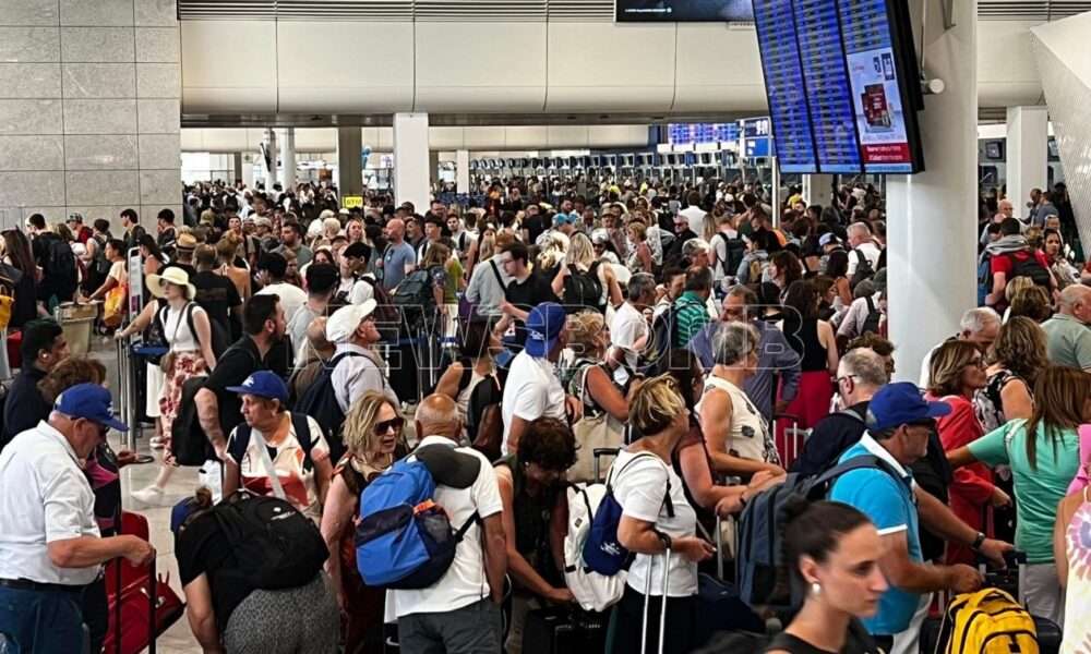 Πανικός στο αεροδρόμιο «Ελ. Βενιζέλος» – «Δώστε μας ένα δωμάτιο να διανυκτερεύσουμε, έχουμε μωρό»