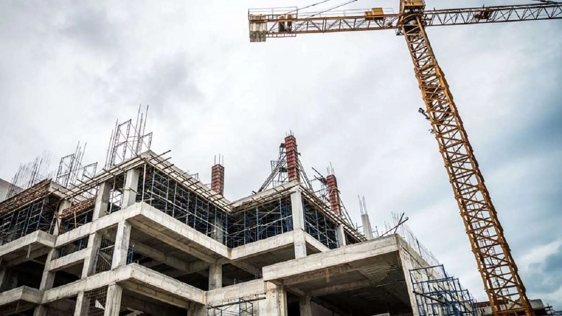 Εκτόξευση στις τιμές των premium σπιτιών στην Αθήνα – Φρένο στις επενδύσεις κατοικιών