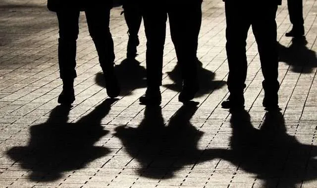 Ανήλικοι στην Πάτρα απειλούν με σουγιά και σιδερογροθιά σε σοκαριστικό περιστατικό
