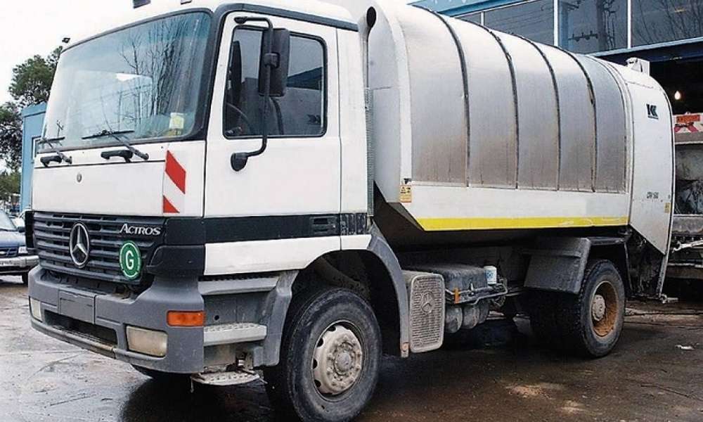 Τραυματισμός-σοκ: Καθαριστής σωριάζεται στο οδόστρωμα!