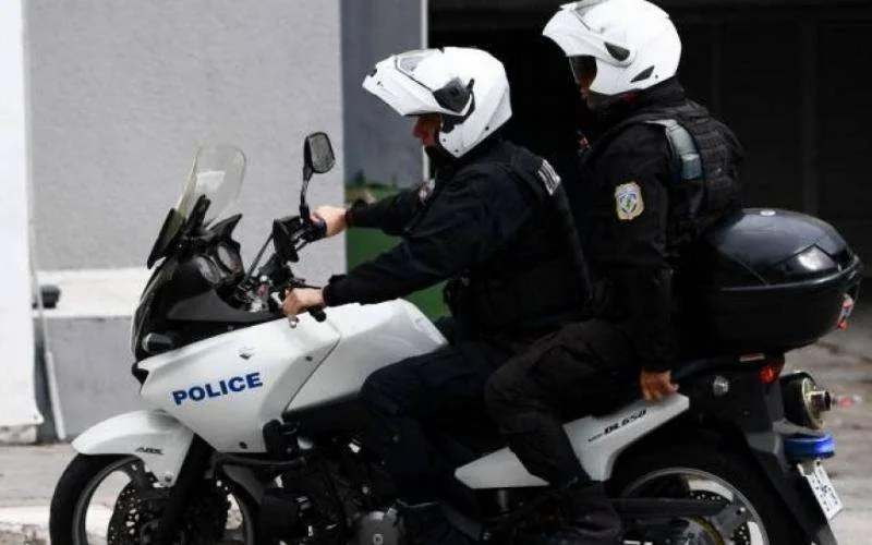 Πέταξαν κροτίδες έξω από σχολείο στο κέντρο της Αθήνας – Τραυματίστηκε 14χρονη