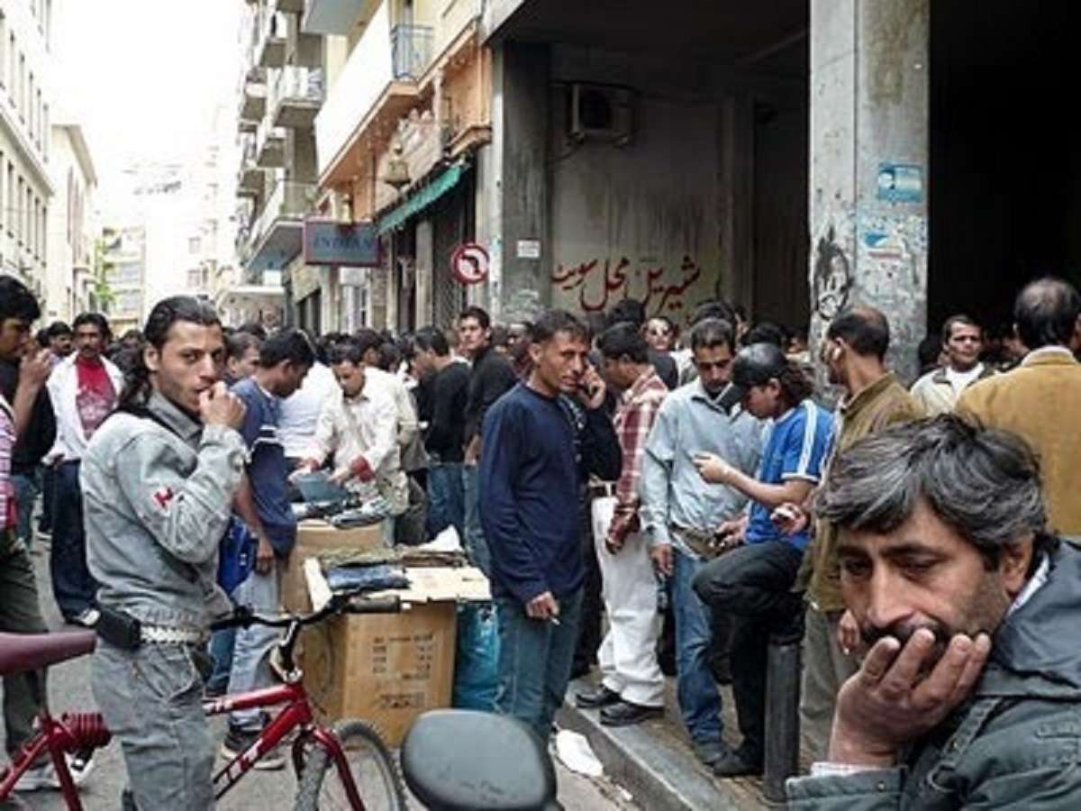 “Βουλιάζει” η Αθήνα με λαθρομετανάστες – Κρύβονται σε σπίτια