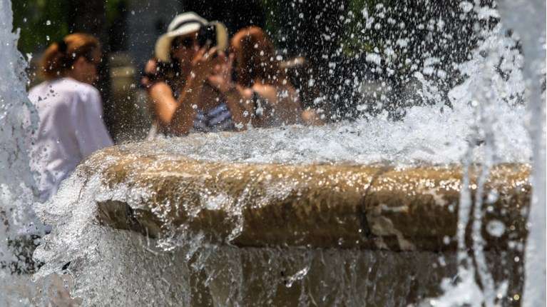 Καιρός: «Κλείδωσε» η ημερομηνία της δροσιάς – Πότε θα φύγει ο καύσωνας