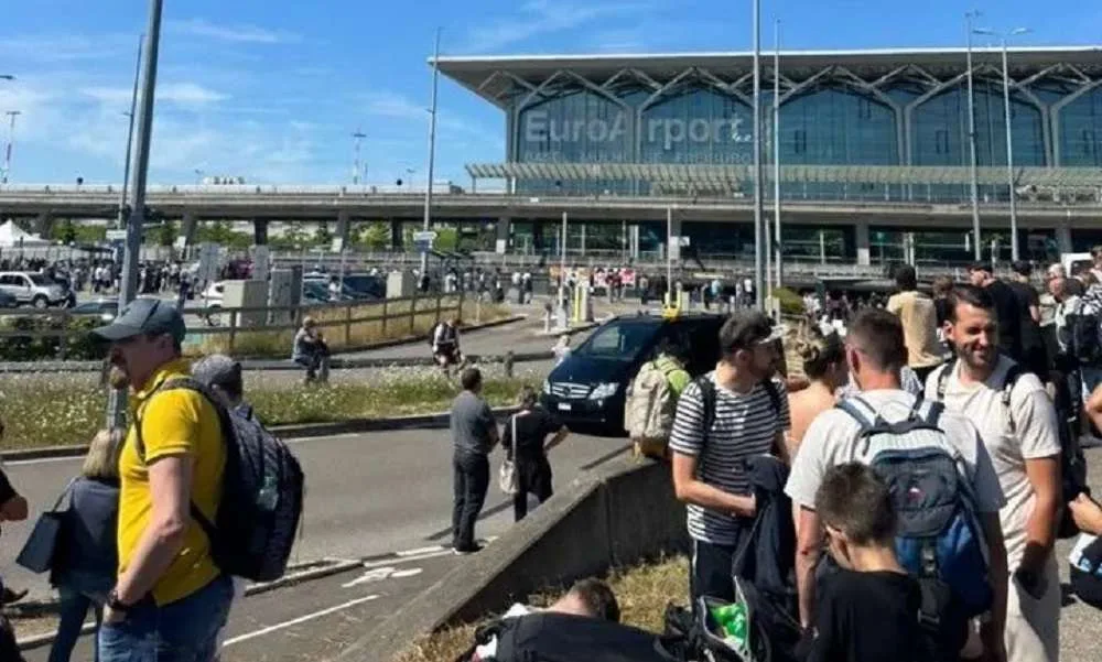 Εκκενώθηκε αεροδρόμιο στα σύνορα Γαλλίας – Ελβετίας μετά από απειλή για βόμβα