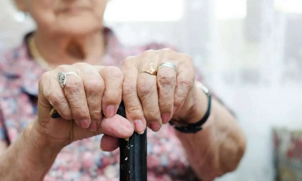 Καστοριά – Εξιχνιάσθηκε τηλεφωνική απάτη σε βάρος 77χρονης από την οποία απέσπασαν 5.000 ευρώ