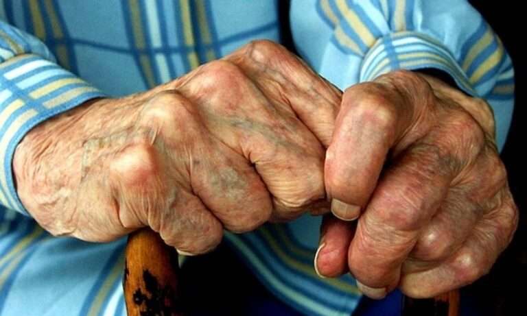 Αιμόφυρτος για 5.000 ευρώ – Μαχαίρωσαν 72χρονο μέσα στο σπίτι του