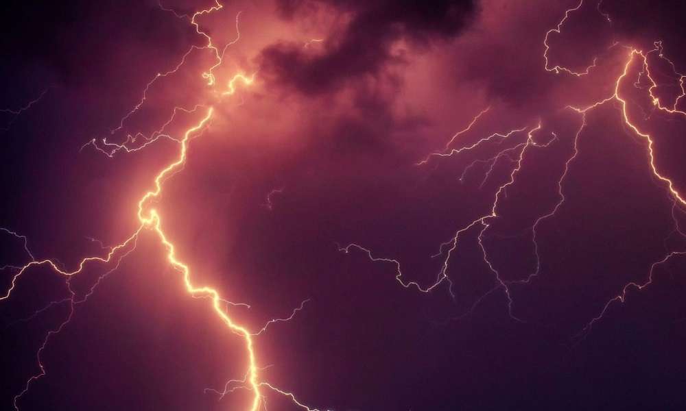 Κεραυνός σκότωσε 15 πρόβατα σε κτηνοτροφική μονάδα στο Σουφλί
