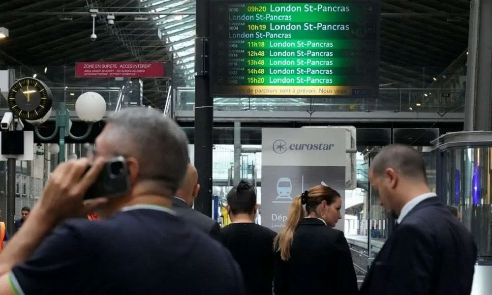 Eurostar: Καλεί τους επιβάτες να μην ταξιδεύουν σήμερα μετά το χάος στο Παρίσι
