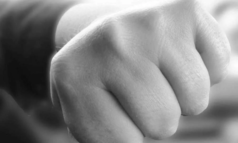 Σοκαριστικό Βίντεο Τούρκου να χτυπάει την μορομάνα σύζυγο του στα Σοσιαλ Μεντια – Σιωπή των Ευρωπαίων για την Τουρκία