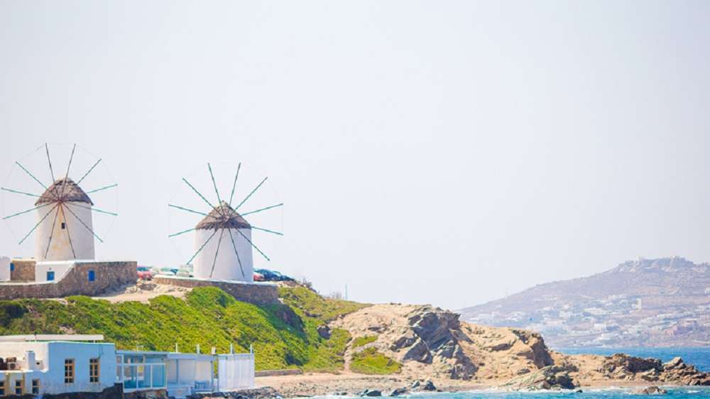 «Άνοιξαν» βίλα στη Μύκονο και πήραν μετρητά και κοσμήματα