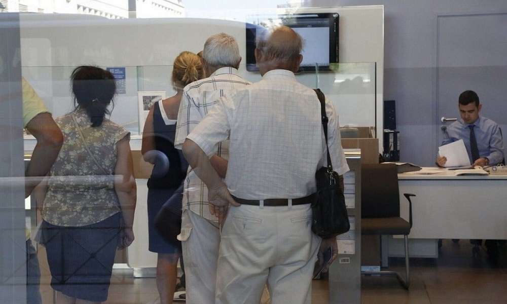 Συντάξεις: «ΚΑΛΠΑΖΕΙ» η φτώχεια στην Ελλάδα και την Ευρώπη