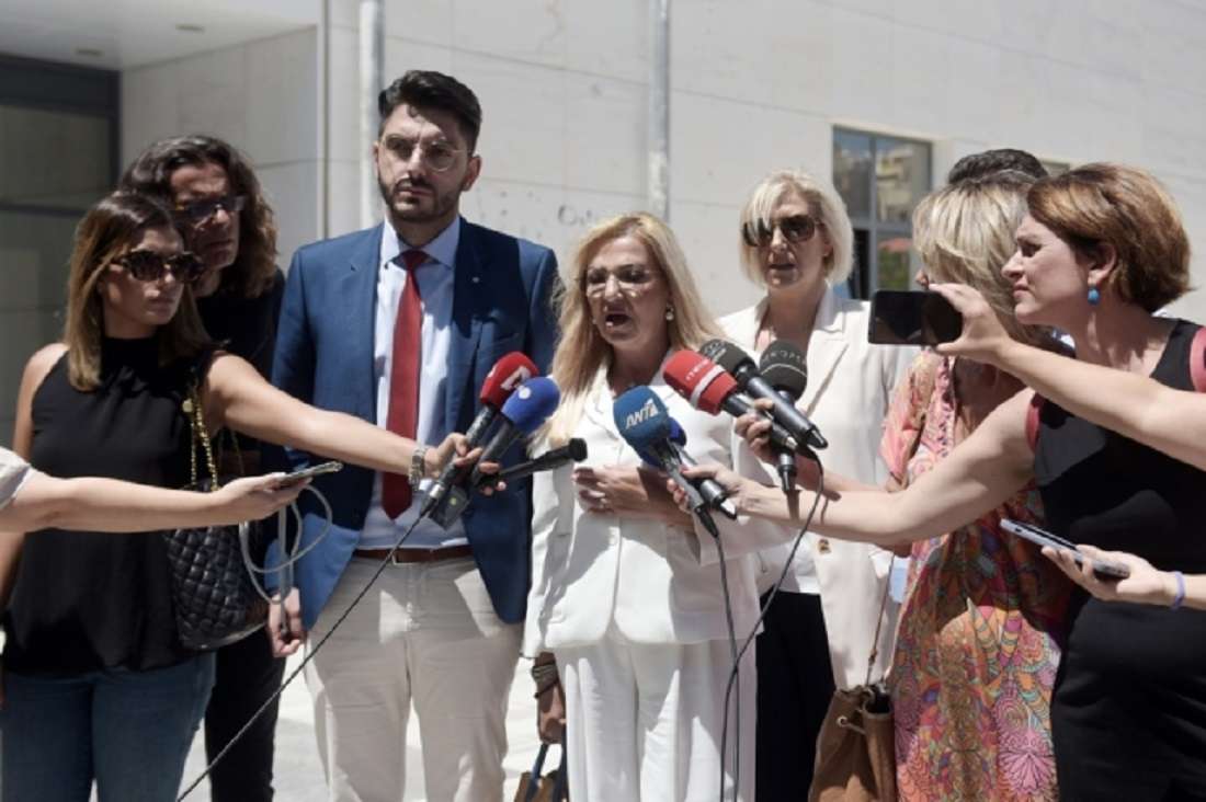 Συγκλονίζει η χήρα Καραϊβάζ για την αθώωση των κατηγορούμενων: “Δεν υπάρχει δικαίωση στον θάνατο”