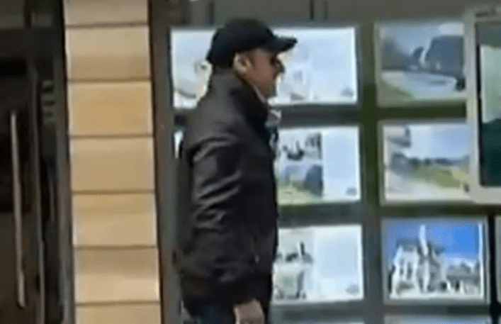 Γαλλικές εκλογές – Ο Μακρόν με ρούχα… ροκ σταρ! Παράνοια λίγο πριν την ενδεχόμενη ήττα του;