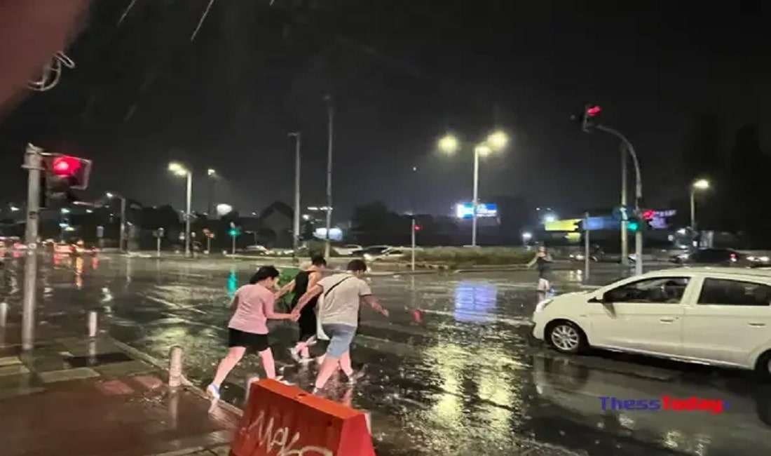 Μετά τα 40άρια “χτύπησε” και μια καταιγίδα στη Θεσσαλονίκη – Ανησυχίες για ταλαιπωρία λόγω υγρασίας