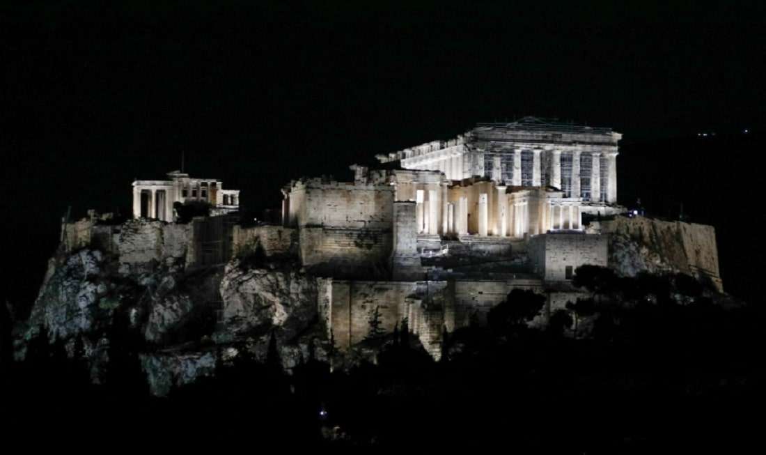 Η Ακρόπολη στο σκοτάδι: 10 μέρες σιωπής από τον Δήμο