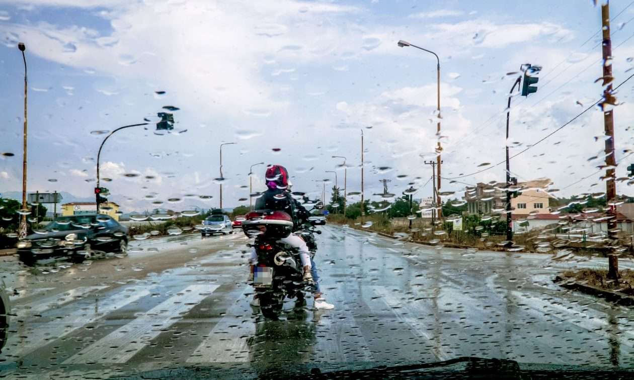 Καιρός: Πού θα χτυπήσουν ισχυρές καταιγίδες, βροχές και κεραυνοί τις επόμενες ώρες