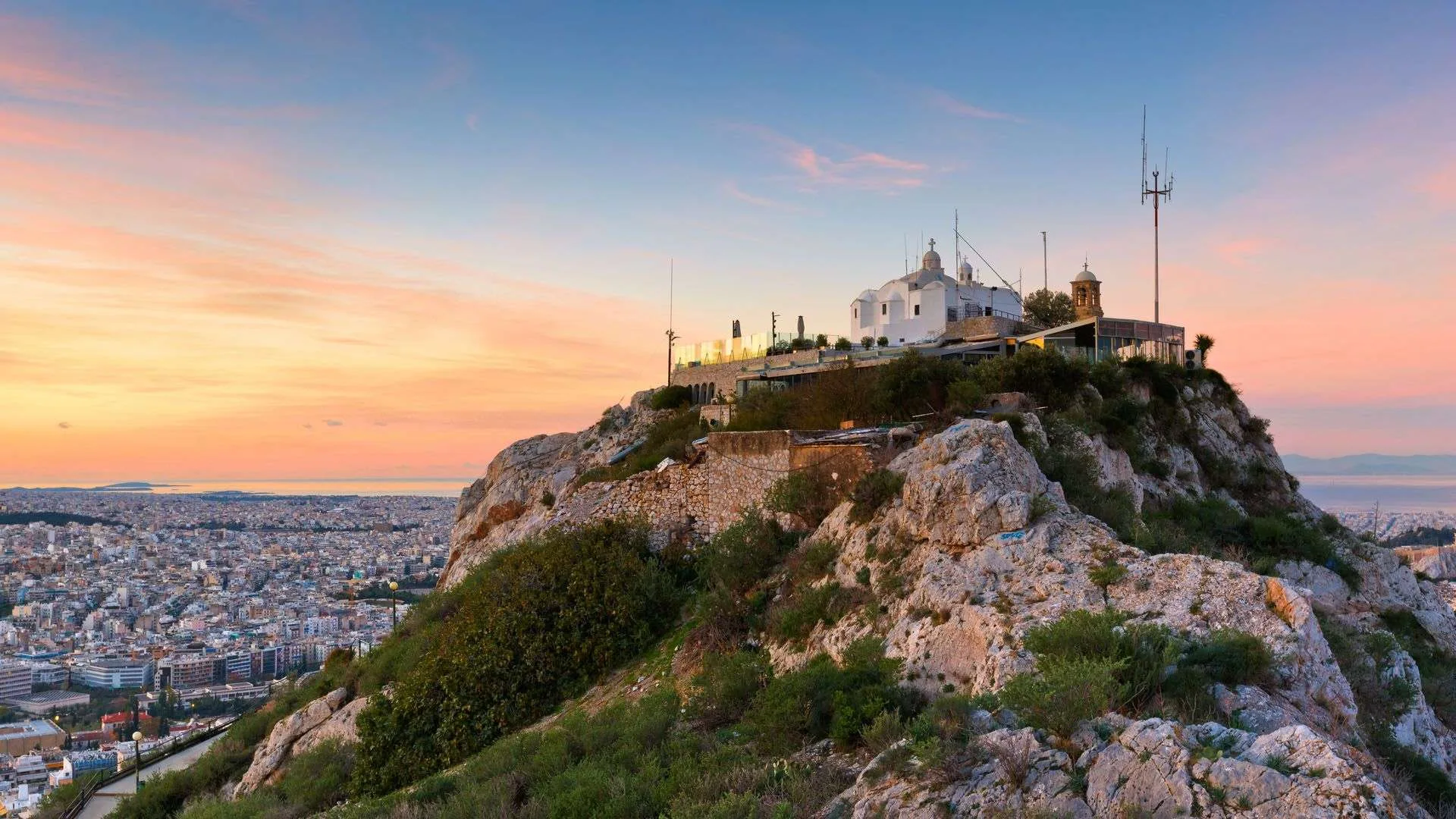Απαγόρευση κυκλοφορίας στον Λυκαβηττό λόγω υψηλού κινδύνου πυρκαγιάς