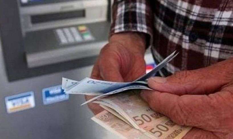 Στη μέγγενη των τεκμηρίων η σύνταξη ανασφάλιστων ηλικιωμένων – Πώς χάνουν 400 ευρώ το μήνα