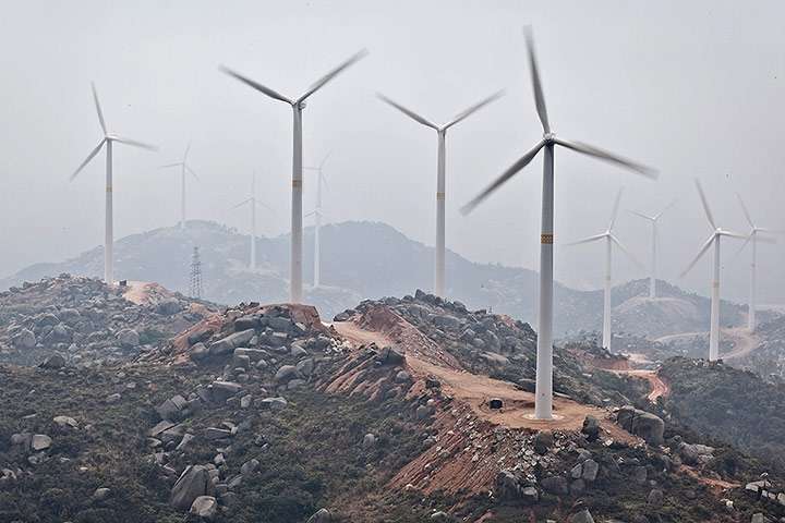 Εύβοια : Κάηκαν τα δέντρα και φύτρωσαν ανεμογεννήτριες (Video)