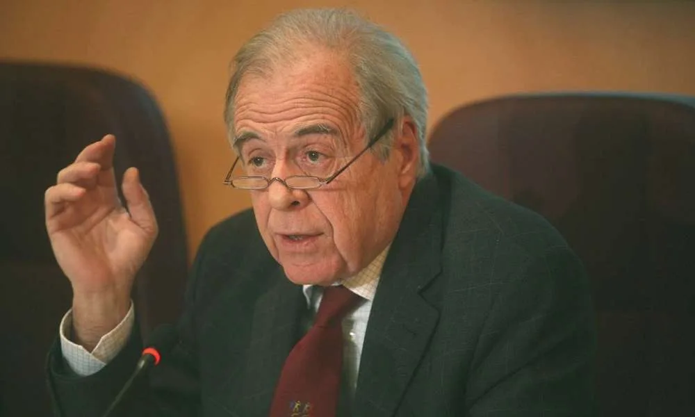 Απεβίωσε ο πρώην δήμαρχος Αθηναίων Θεόδωρος Μπεχράκης
