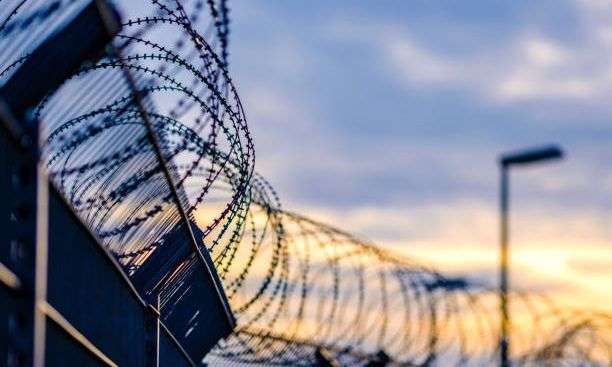 Κορυδαλλός: Εξωτερικοί φρουροί «τσάκωσαν» μητέρα κρατούμενου να προσπαθεί να περάσει παράνομα κινητό