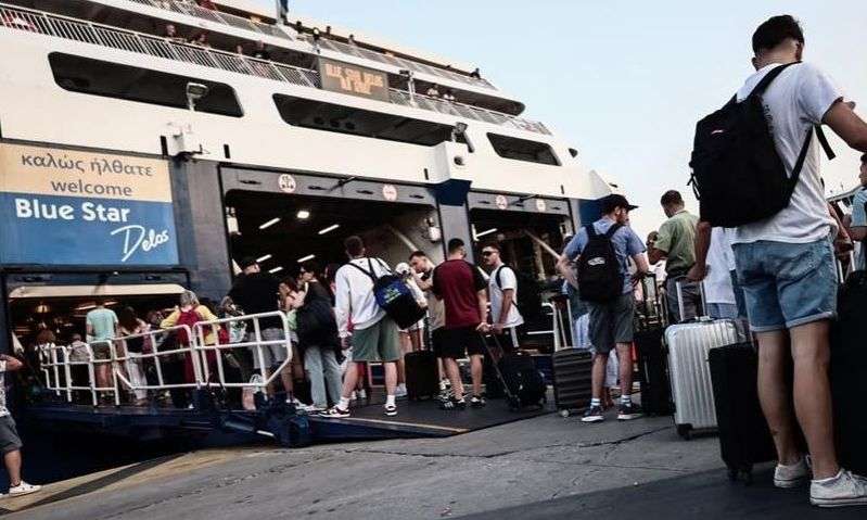 Δεκαπενταύγουστος – Άρχισε η «μεγάλη έξοδος» των αδειούχων