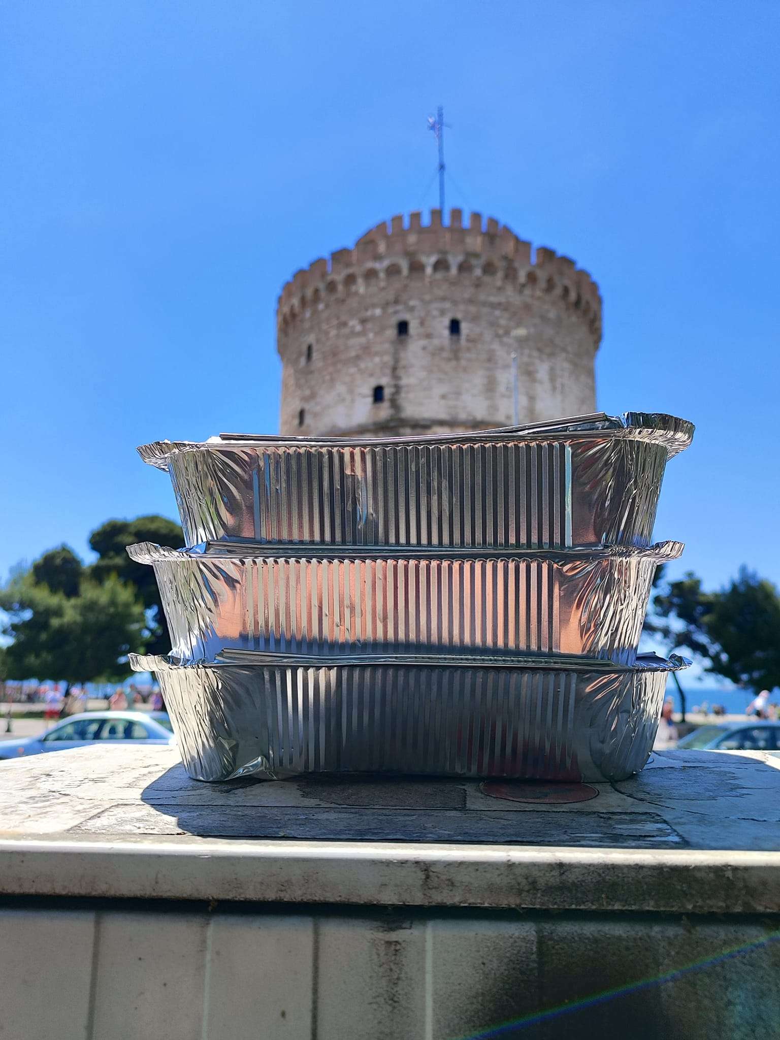 Θεσσαλονίκη: Ομάδα εθελοντών μαγείρων προσφέρει φαγητό σε έχοντες ανάγκη