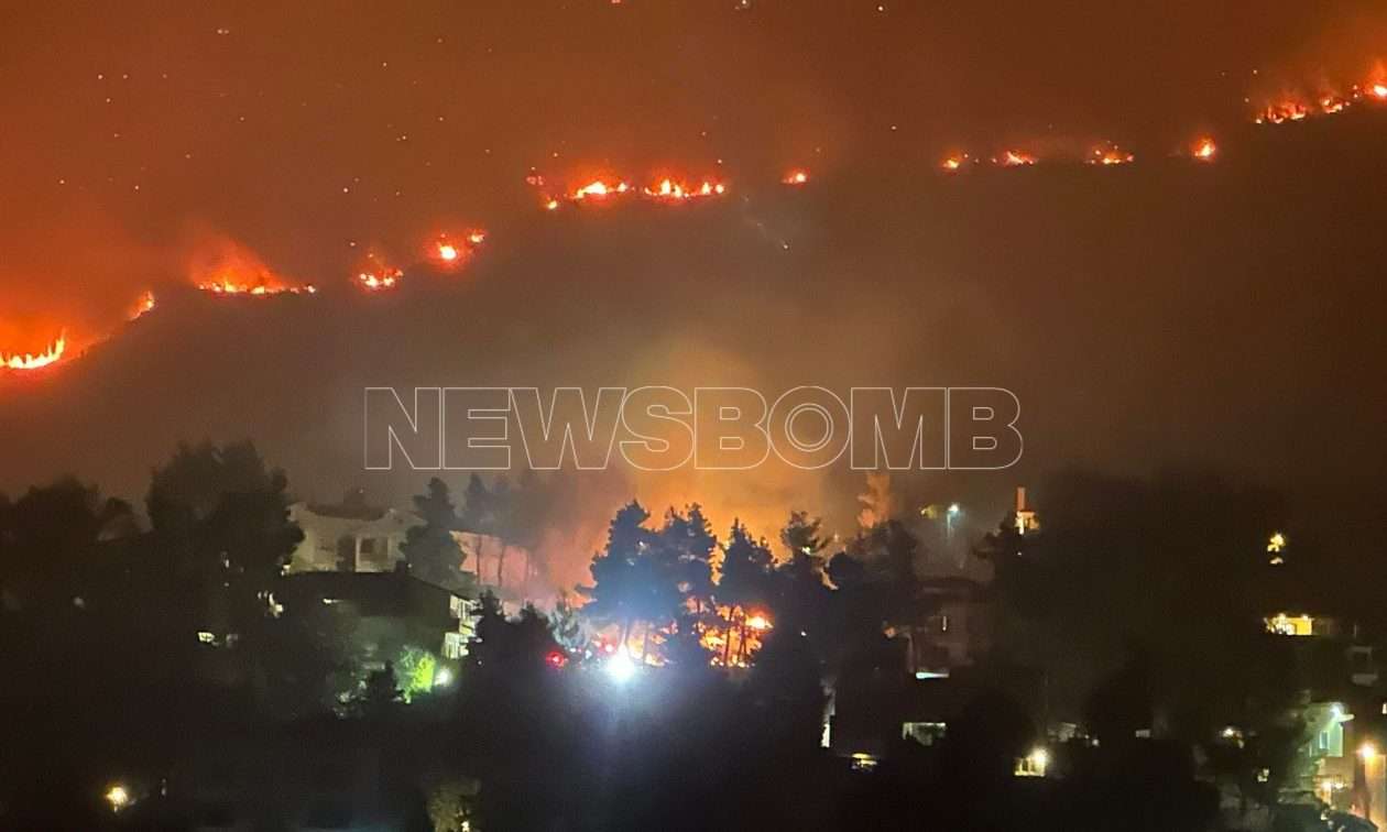 Ανεξέλεγκτη η φωτιά – Κάηκαν δύο σπίτια στον Διόνυσο