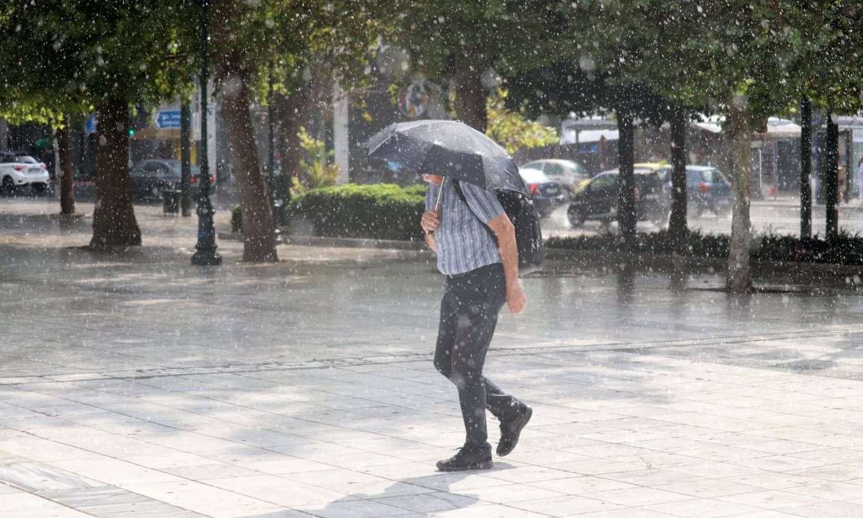 Έντονη χαλαζόπτωση στη Δυτική Αττική (βίντεο)