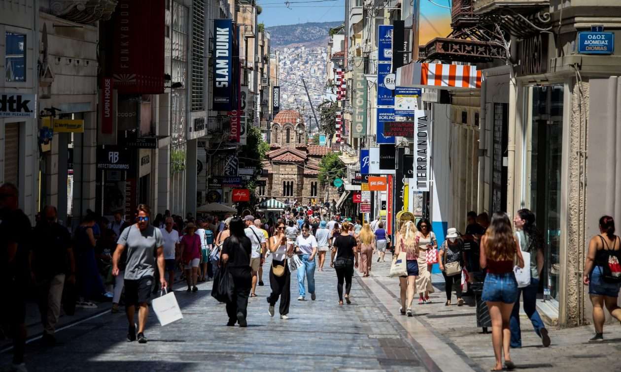 Θερινές εκπτώσεις: «ΠOTE ΞΕΚΙΝΟΥΝ» – Τι πρέπει να προσέξετε