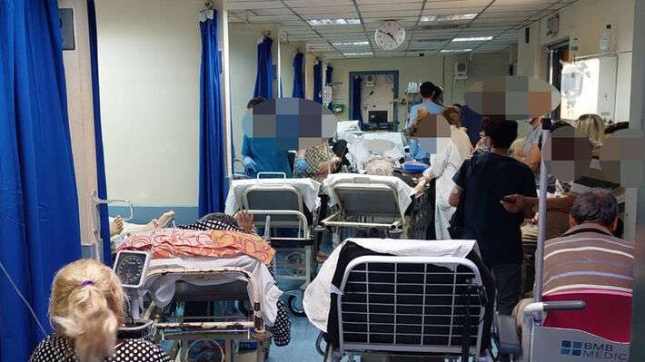 Υπουργέ της βιτρίνας, τί γίνεται πίσω από τη… βιτρίνα;