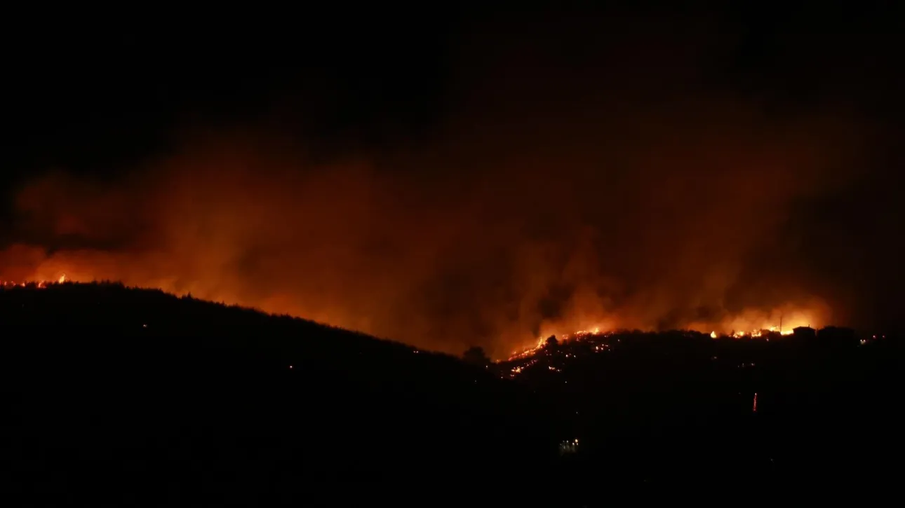 Ήχησε ξανά το 112 – Η φωτιά καίει στην ευρύτερη περιοχή του Μαραθώνα