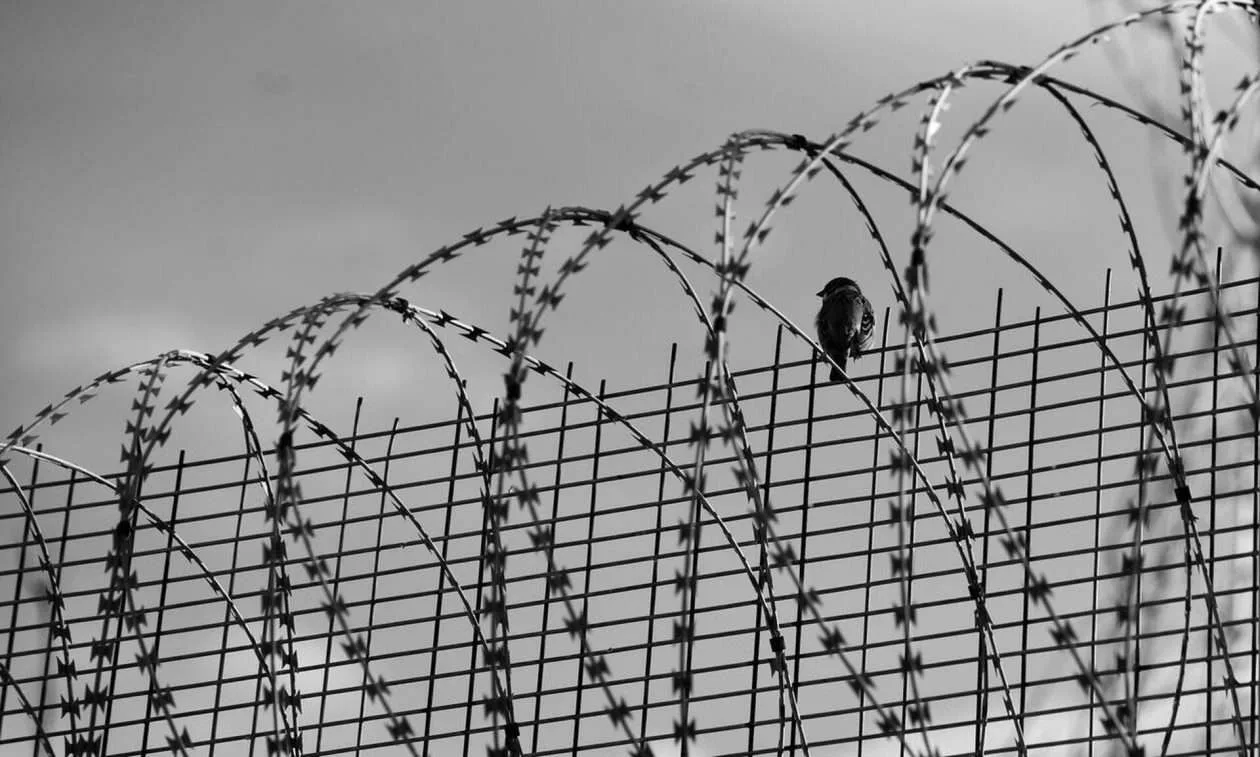 Τρόμος στις φυλακές Χανίων: Τέσσερις τραυματίες μετά από φωτιά σε κελί