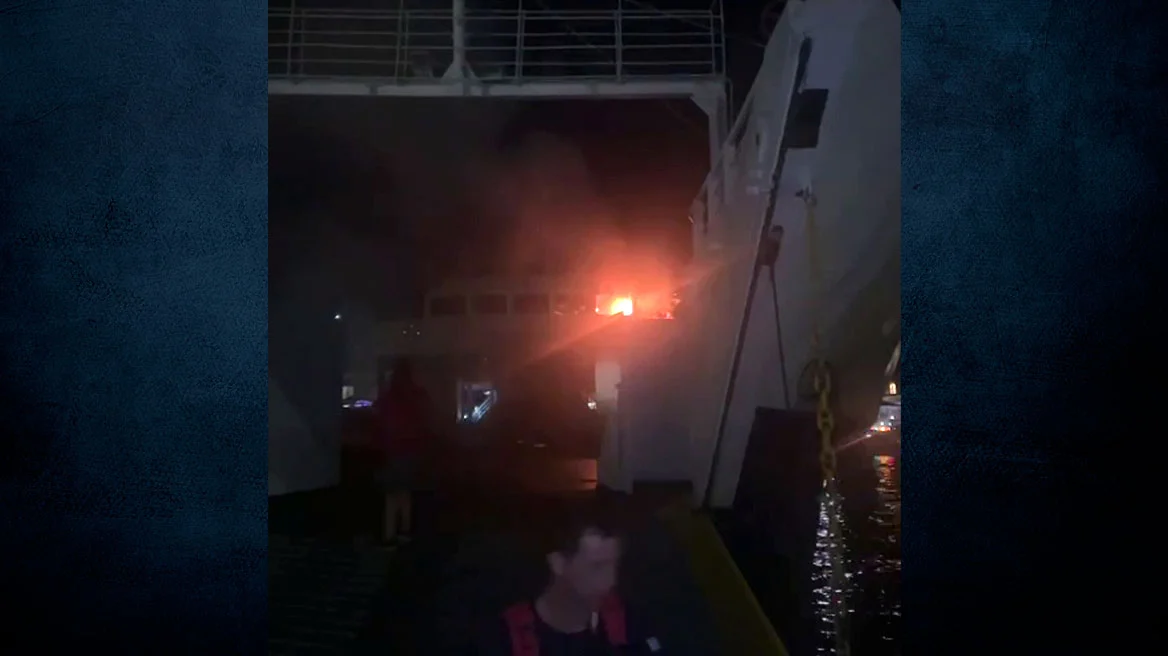 Φωτιά τα ξημερώματα σε πλοίο στο παλιό λιμάνι Σπετσών – Με το «Spetses Express 1» η μεταφορά των επιβατών χωρίς ΙΧ