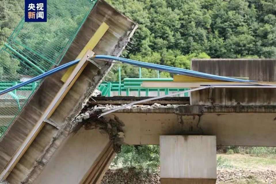 Στους 38 έφτασαν οι νεκροί από την κατάρρευση γέφυρας στην Κίνα