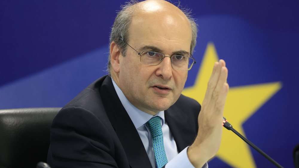 Eπιμένει ο Χατζηδάκης : “Δίκαια τα τεκμήρια για τους ελεύθερους επαγγελματίες”