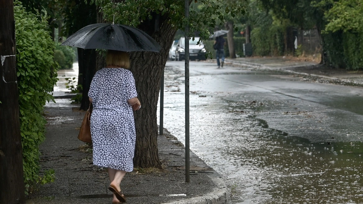 Καιρός αύριο: Βροχές, καταιγίδες αλλά και άνοδος της θερμοκρασίας