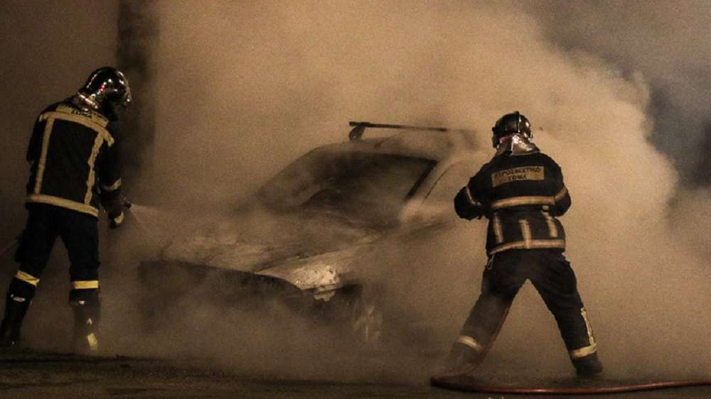 Θεσσαλονίκη – Φωτιά σε εν κινήσει αυτοκίνητο τα ξημερώματα