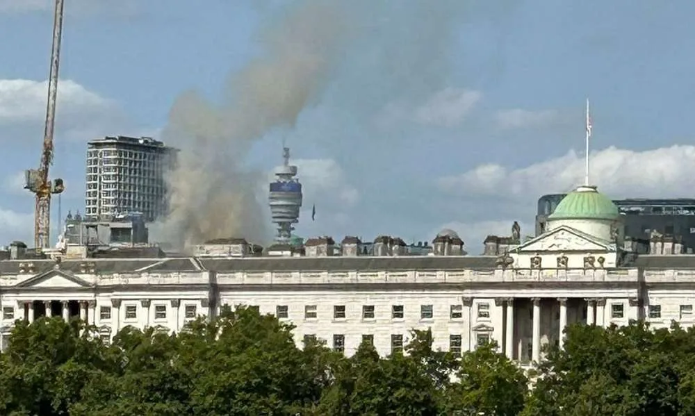 Λονδίνο: Έσβησε η φωτιά στο Somerset House – Πώς σώθηκαν τα έργα του Μονέ και του Βαν Γκογκ