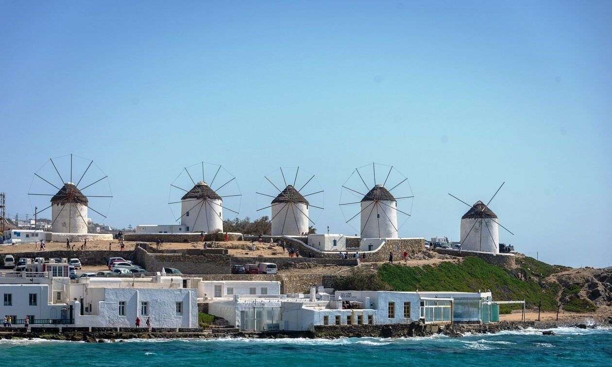 ΕΛΣΤΑΤ: Τεράστια πτώση του τζίρου από την αρχή του καλοκαιριού για Μύκονο και Σαντορίνη