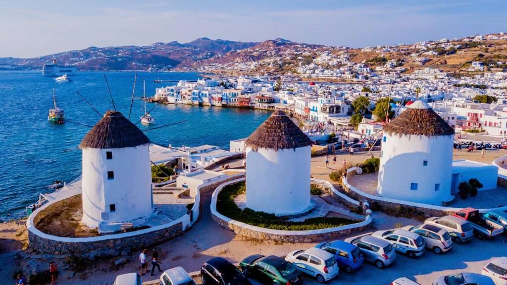 Πάρτι… φοροδιαφυγής στη Μύκονο, με 300 ευρώ είσοδο σε βίλα – Διάσημος DJ το έβαλε… στα πόδια