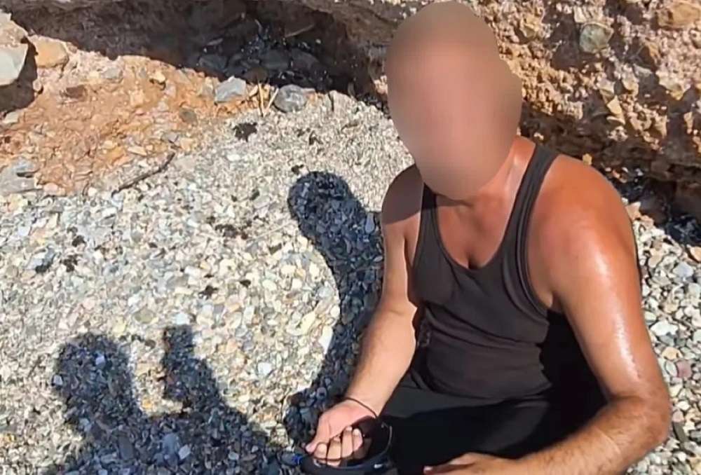 Σαλαμίνα – Τρόμος για 20χρονη σε παραλία – Πολίτης εξουδετέρωσε επίδοξο βιαστή (Βίντεο)