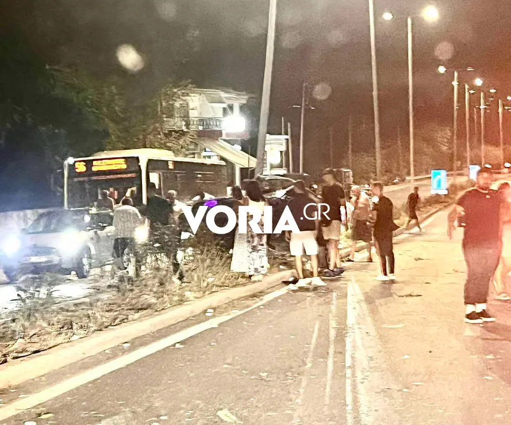 Θεσσαλονίκη: Αυτοκίνητο έπεσε πάνω σε κολόνα – Δύο σοβαρά τραυματίες