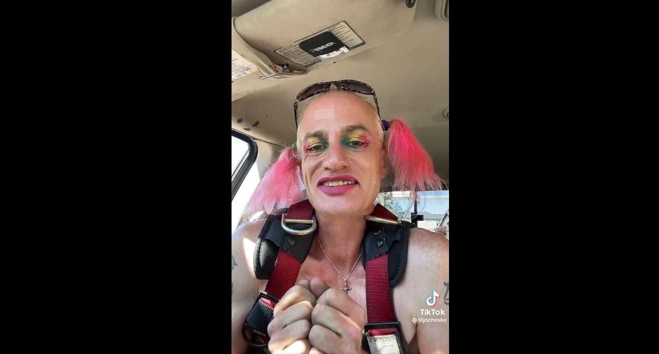 Tiktok – Βιολογικός άνδρας αυτοπροσδιορίζεται ως “κοριτσάκι” (Βίντεο)